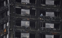 Πυρκαγιά στον Γκρένφελ: Δεκάδες παραμένουν χωρίς σπίτι