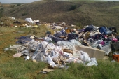 Το αίσχος  της παράνομης  χωματερής δίπλα στον ΧΥΤΑ και η ευθύνη  πολιτών και υπηρεσιών