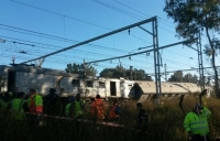 Ένας νεκρός, 100 τραυματίες από σύγκρουση τρένων κοντά στο Γιοχάνεσμπουργκ