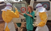 Γαλλίδα από τους Γιατρούς Χωρίς Σύνορα προσβλήθηκε από Εμπολα