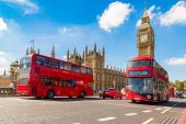 Βρετανία: Ο Σαντίκ Καν επανεξελέγη δήμαρχος του Λονδίνου για τρίτη, ιστορική, θητεία