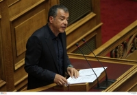 Θεοδωράκης: Ο Τσίπρας ξέμεινε από χρήματα και υπογράφει ό,τι του δώσουν