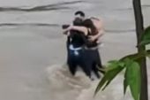 Ιταλία: Πλημμύρες σαρώνουν τη χώρα – Τρεις νέοι αγκαλιάζονται πριν τους παρασύρουν τα ορμητικά νερά (ΒΙΝΤΕΟ)