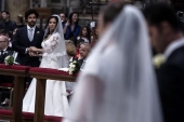 Ο Πάπας Φραγκίσκος αποφάσισε να παντρέψει 20 ζευγάρια Ιταλών