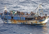 Ναυάγιο με δεκάδες θύματα ανοικτά της Λιβύης